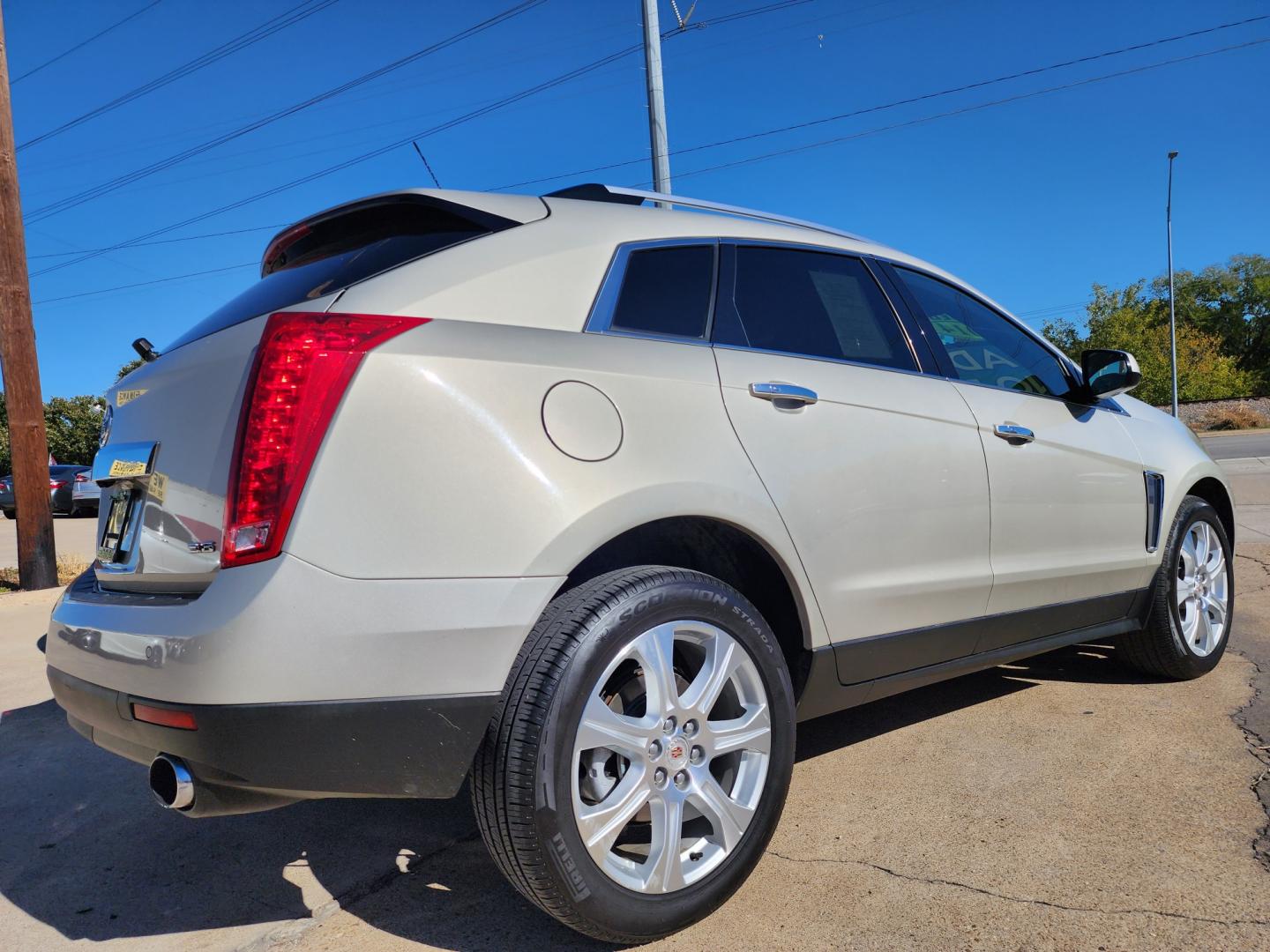 2014 GOLD Cadillac SRX PERFORMANCE COLLECTION (3GYFNCE39ES) , AUTO transmission, located at 2660 S.Garland Avenue, Garland, TX, 75041, (469) 298-3118, 32.885551, -96.655602 - Welcome to DallasAutos4Less, one of the Premier BUY HERE PAY HERE Dealers in the North Dallas Area. We specialize in financing to people with NO CREDIT or BAD CREDIT. We need proof of income, proof of residence, and a ID. Come buy your new car from us today!! This is a Loaded 2014 CADILLAC SRX CO - Photo#3